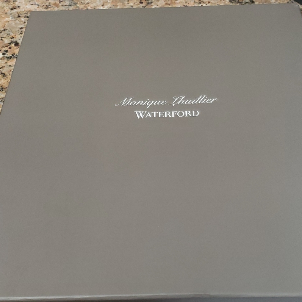 Monique Lhuillier 8x10 Frame